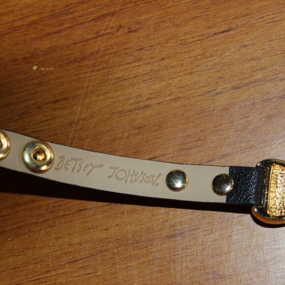 Brand New with Box/No tags, Stunning Betsey Johnson Wristwatch & Bracelet set - Picture 9 of 14